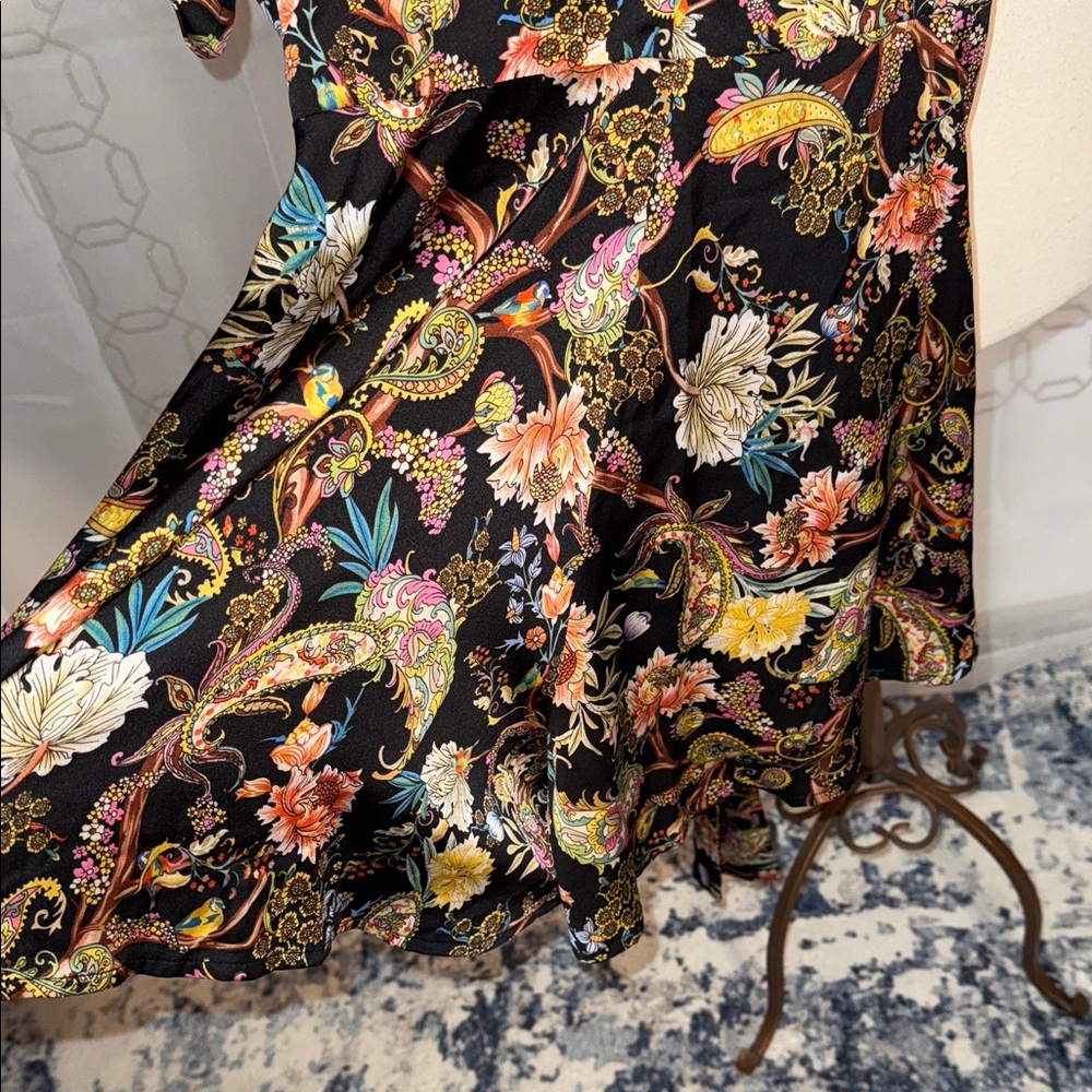Vici Multicolor Satin Floral Romper New Size Small - Picture 3 of 5